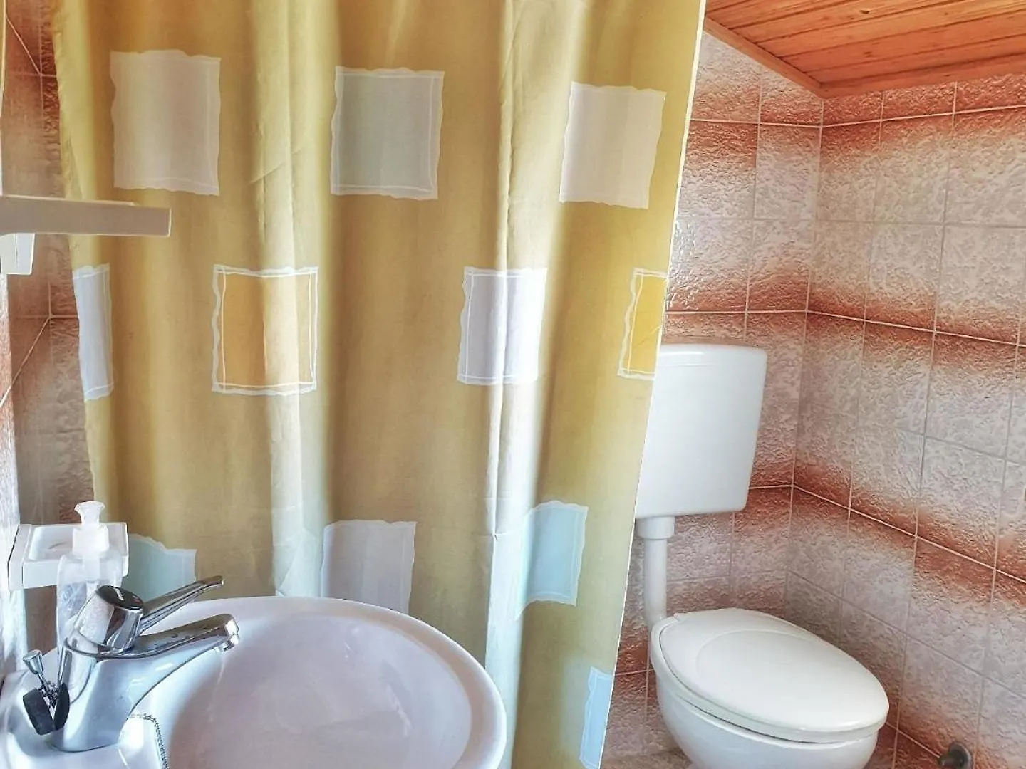 Apartment Ferienwohnung Mit Terrasse Fuer 9 Personen Palit Croatia