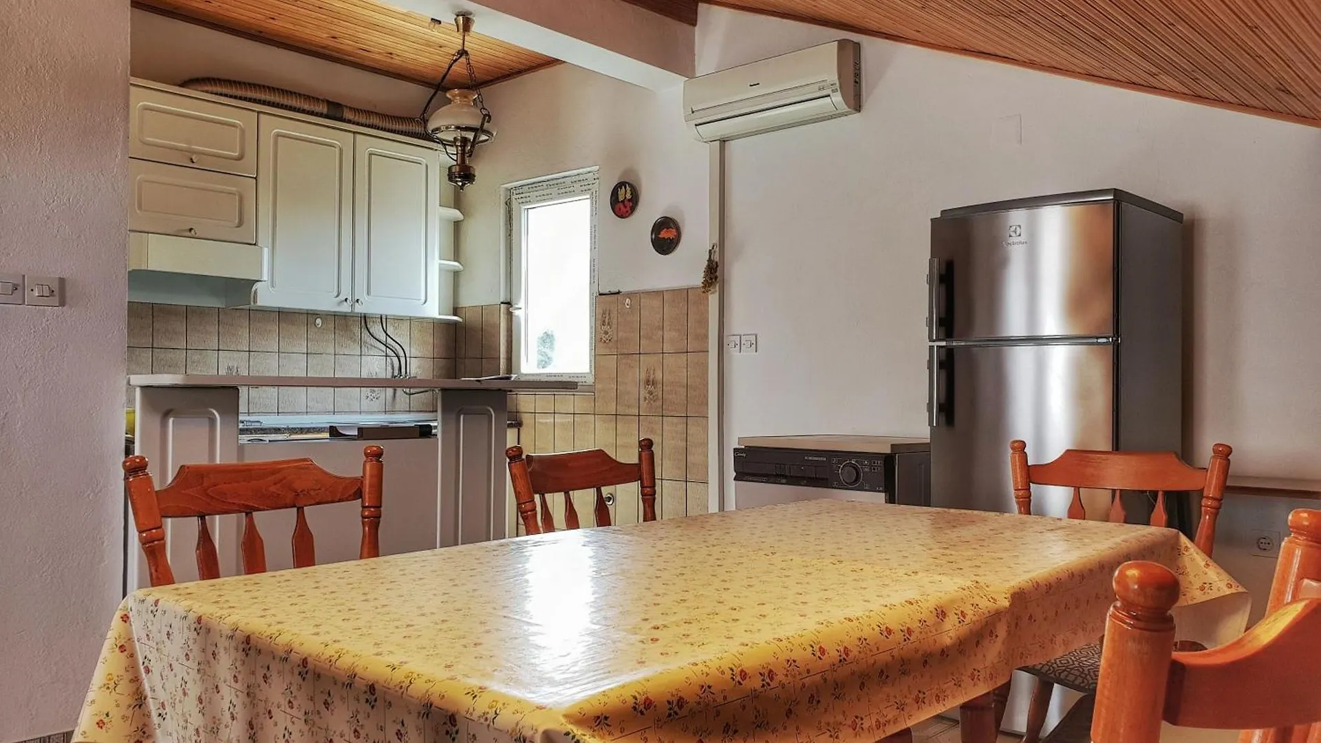 Apartment Ferienwohnung Mit Terrasse Fuer 9 Personen Palit