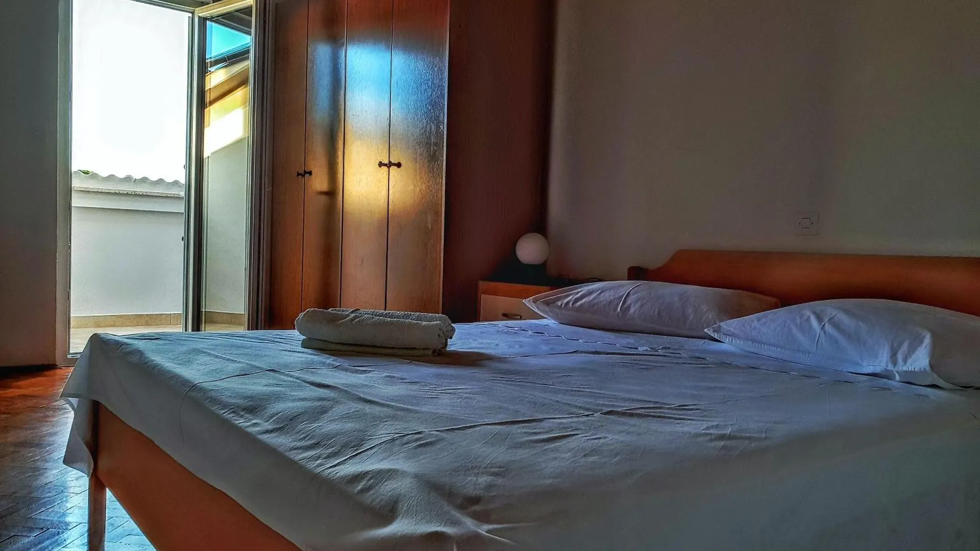 Ferienwohnung Mit Terrasse Fuer 9 Personen Palit