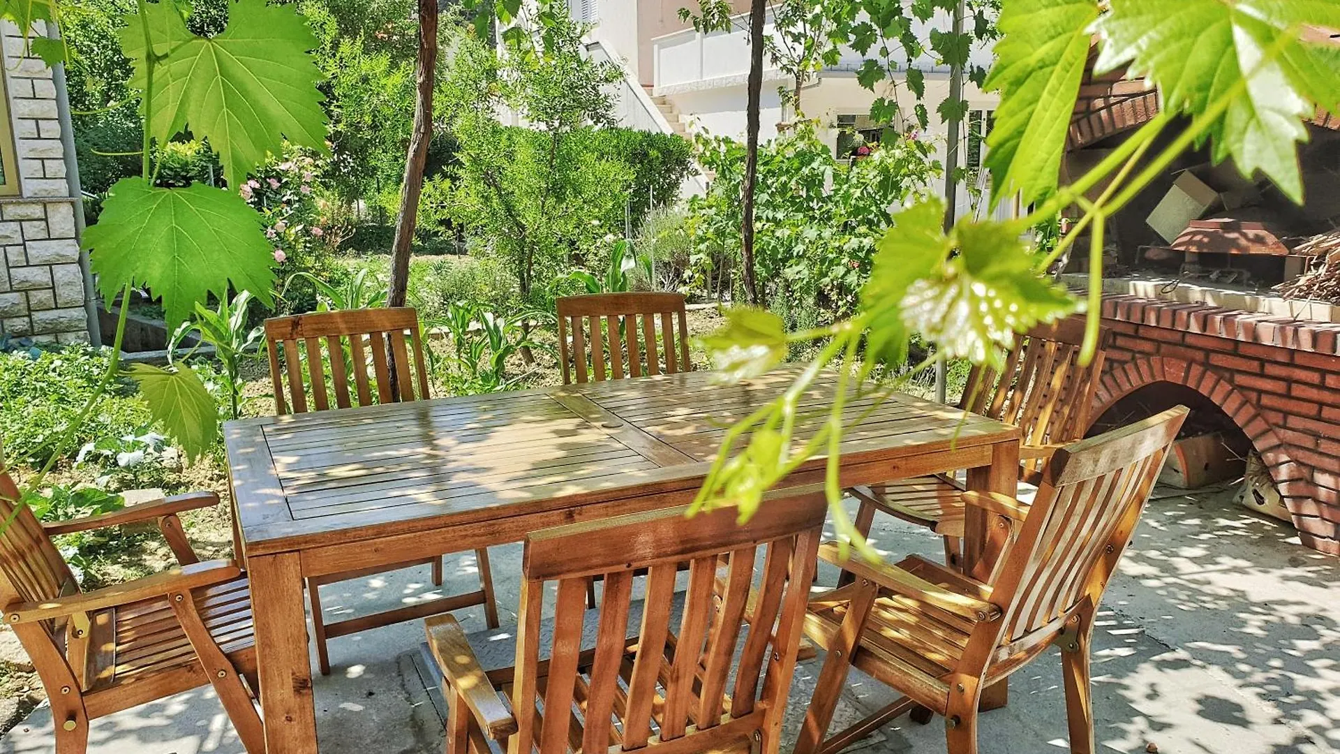 Ferienwohnung Mit Terrasse Fuer 9 Personen Palit Apartment